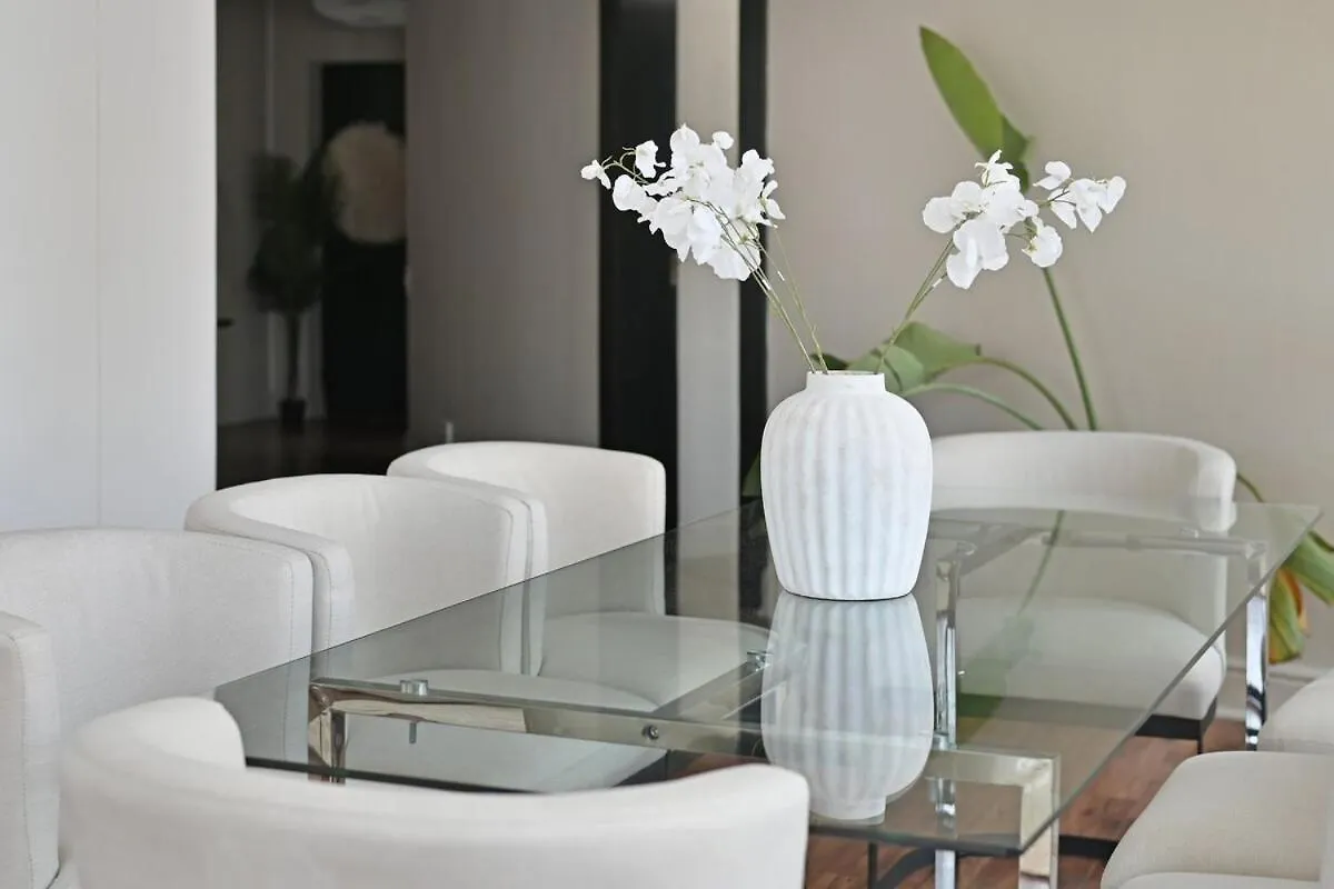 Elevated Luxury 2-Bed Apt With Elevator Access Le Cap Appartement