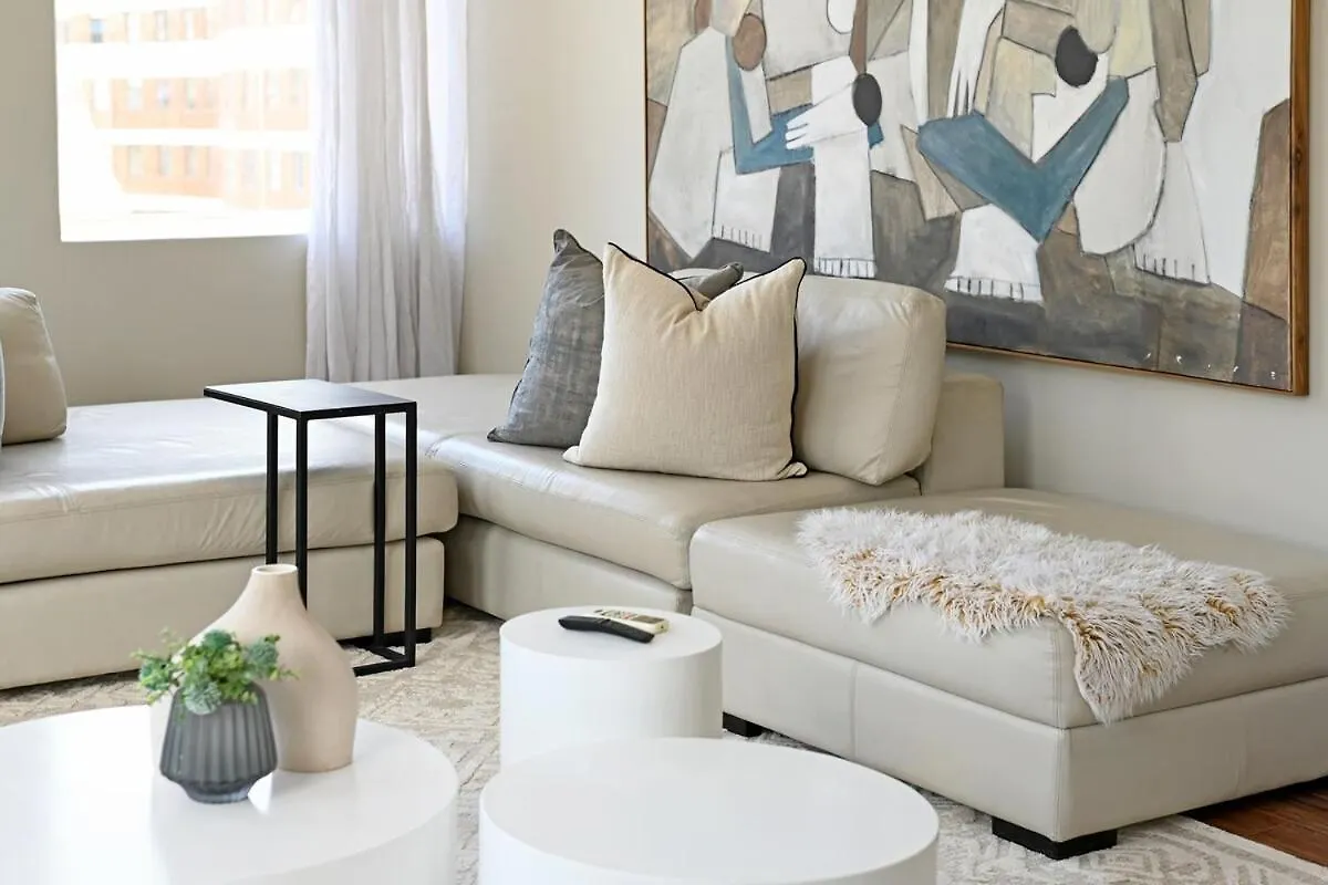 Elevated Luxury 2-Bed Apt With Elevator Access Le Cap
